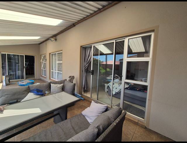 4 BEDROOM HOUSE FOR SALE IN VAALPARK